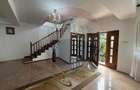 Casa / Vila cu 6 camere de vanzare - 2