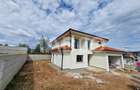 Casa individuala de vanzare cu teren, terasa, garaj si curte Selimbar - 2