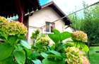 CASĂ NOUĂ | 4 CAMERE | SISTEM FOTOVOLTAIC | URLETA, ZONĂ VERDE