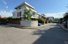 REV2005766 Vile Finalizate Exclusiviste Langa Lac l Complex Rezidential - 8