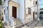VILA INTERBELICA IN CURS DE RENOVARE COMPUSA DIN DOUA APARTAMENTE - PARCUL CAROL - 1