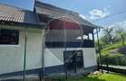 De vanzare Doua case , teren 7500 mp si anexe gospodaresti
