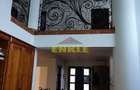 Vila 5 camere , zona Petru Rares -demisol+parter+etaj , pret negociabil ! - 11