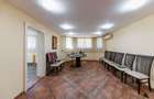 Vilă cu spatii largi, curte generoasă - 30