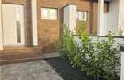Duplex pe parter - 2 dormitoare - 2 bai - zona in dezvoltare - 1
