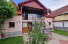 Casa formata din doua apartamente, cu curte de 450 mp, in zona Trei Stejari - 1