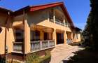 Vila de vanzare, cu 11 camere, 550 mp, zona Bariera Vâlcii - 2
