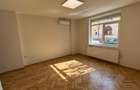 De inchiriat Imobil având 9 camere ,suprafață de 285 mp. Cantemir langa Metrou - 2