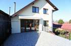 Vilă modernă tip duplex  în Bacău - zona Tache - strada Mărăști - 2