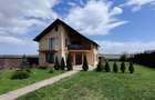 Casă mare cu teren 2600 mp în Dragomirna – garaj dublu, fotovoltaice, puț forat, - 1