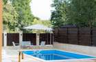 Casă superfinisată, complet mobilată, cu piscină încălzită – 5 camere, 5 băi - 11