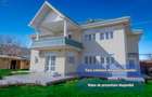 Casă cu etaj în Agăș, eleganță clasică și mobilă sculptată manual în lemn masiv - 1