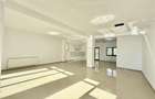 Spatiu comercial 76 mpu cu vitrina stradala 6 ml 4 parcari pe Doamna Stanca