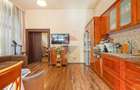 3 camere în Centrul Istoric: 90 mp, curte privată și vedere spre Tampa