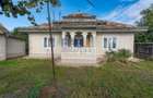 Casă cărămidă 80 mp, teren 1000 mp, colț, 7 km de Roman, Trifești