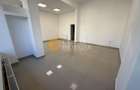 Spatiu Comercial Vitrat- 60mp - Front Stradal - Podu Ros - 2