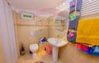 Casă elegantă în zonă exclusivistă, cu priveliște de vis - 16