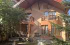 Casă spațioasă cu 4 dormitoare, 2 garaje | Cartier Buna Ziua, zona Hotel Athos - 1