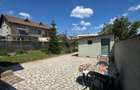 Vila cu curte generoasă Lazu - 4