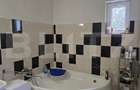 Casa 5 camere , 300 mp;  Teren - 2000 mp . Viile Satu Mare - 17