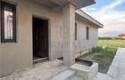 Moșnița Nouă, Duplex pe parter, La asfalt , 92 mp utili, Teren 33 - 2