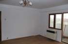 Apartament 3 camere intr-o zona linistita si insorita. Pret negociabil - 3