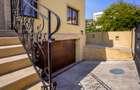 9 camere, 5 bai, spatiu hobby, gradina, garaj,locatie buna - 19