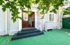 Spatiu comercial | doua cladiri, curte proprie | 300 mp | - 12