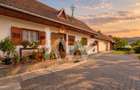 Casă renovată cu teren de 2.440 mp și două fronturi stradale – Crizbav, Brașov - 1