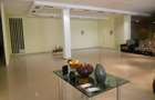 Showroom mobila-prod.+birouri  500 -1500 mp , Gh. Doja , pret 3.6 euro/ mp - 4