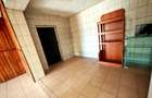 Casă cu teren generos în Dârmănești, Argeș-ideală pentru locuința sau afacere - 5