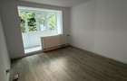 Direct proprietar . Apartament 3 camere , decomandat .  - 5
