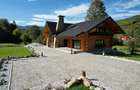 Cabana exclusivista din lemn rotund, 5500mp teren, Sucevita - 4
