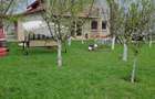 Refugiul Tău Verde: Casă Spațioasă cu Livadă, Anexe și Panouri Solare - 4