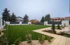 Vilă Exclusivistă în Pipera | 530 mp Utili | Teren 1.000 mp | 12 Camere | Person - 5