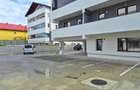 DE INCHIRIAT - 2 CAMERE, PARTER, LOC DE PARCARE INCLUS - 12