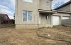 DUPLEX CU GARAJ, TEREN GENEROS ȘI 4 DORMITOARE