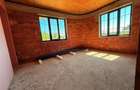CASA CU EXTERIOR FINALIZAT-INTERIOR LA CARAMIDA (LIBERTATE DE FINISARE) - 15