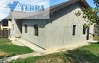 Casă Mioveni, 4 camere, teren 1.225 mp, toate utili