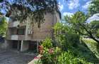 Proprietate rară și unică. Apartament în vila cu teren și garaj subteran - 2