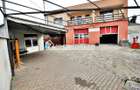 Casa 4 camere+spatiu comercial 420mp.6 bai,720mp teren - 2