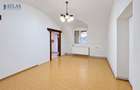 Piata Sfatului, 41 mp., ideal regim hotelier, de renovat la interior, acces usor