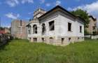 Casă cu arhitectură deosebită, 842 mp și teren de 1.048 mp – Brașov