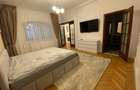Inchiriez apartament 3 camere si terasa semidecomandat  - 1