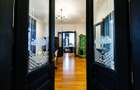 Casa cu Personalitate – Un Amestec Fascinant de Stil Istoric și Contemporan - 3