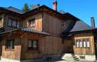 Casă din lemn masiv, zonă centrală Câmpulung Moldovenesc-242 mp, teren 1.756 m - 1