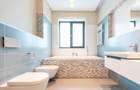 Vila, design ambitios, spatii luminoase in conexiune cu natura - 39