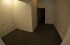 Spatiu comercial central cu vitrina generoasa din sticla - 6