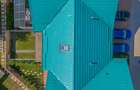 Locuință modernă, gata de mutare,cu terasă  si curte proprii, acces la piscina - 6