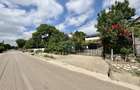 Casă cu teren si demisol In Tifesti - 1